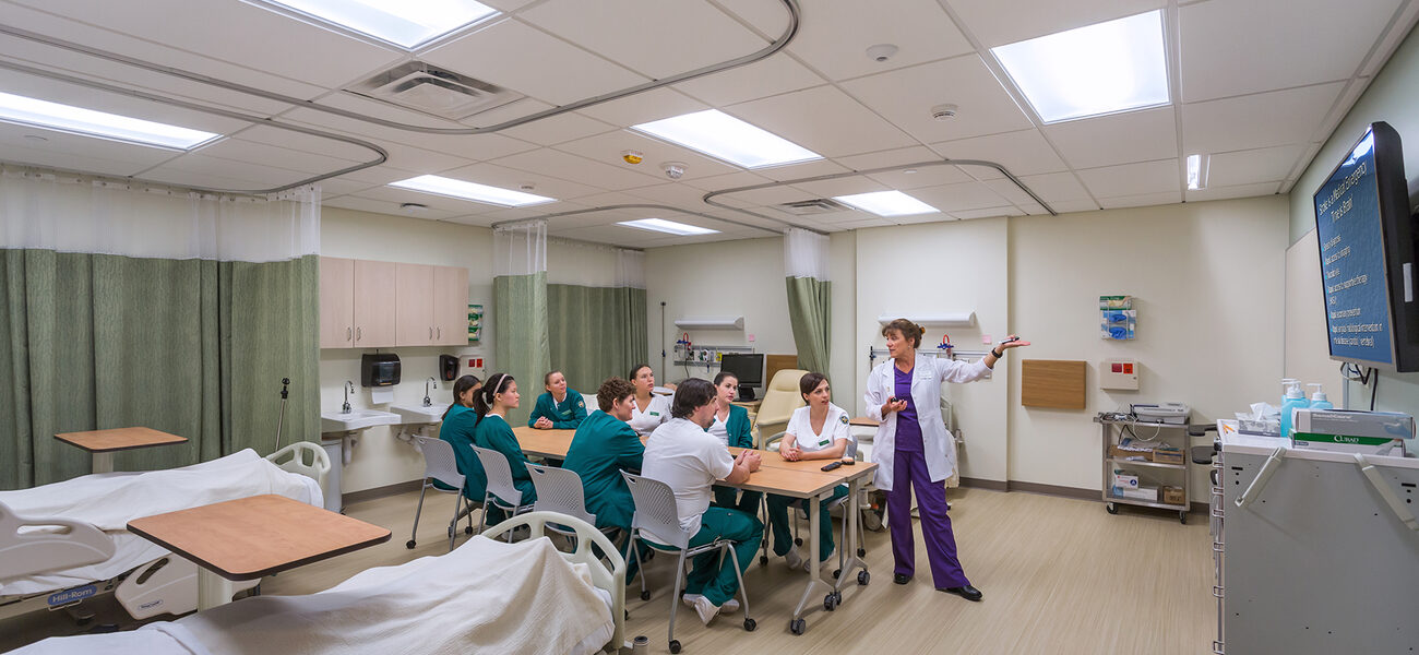 Nursing Bed Lab with Center Seminar Area 