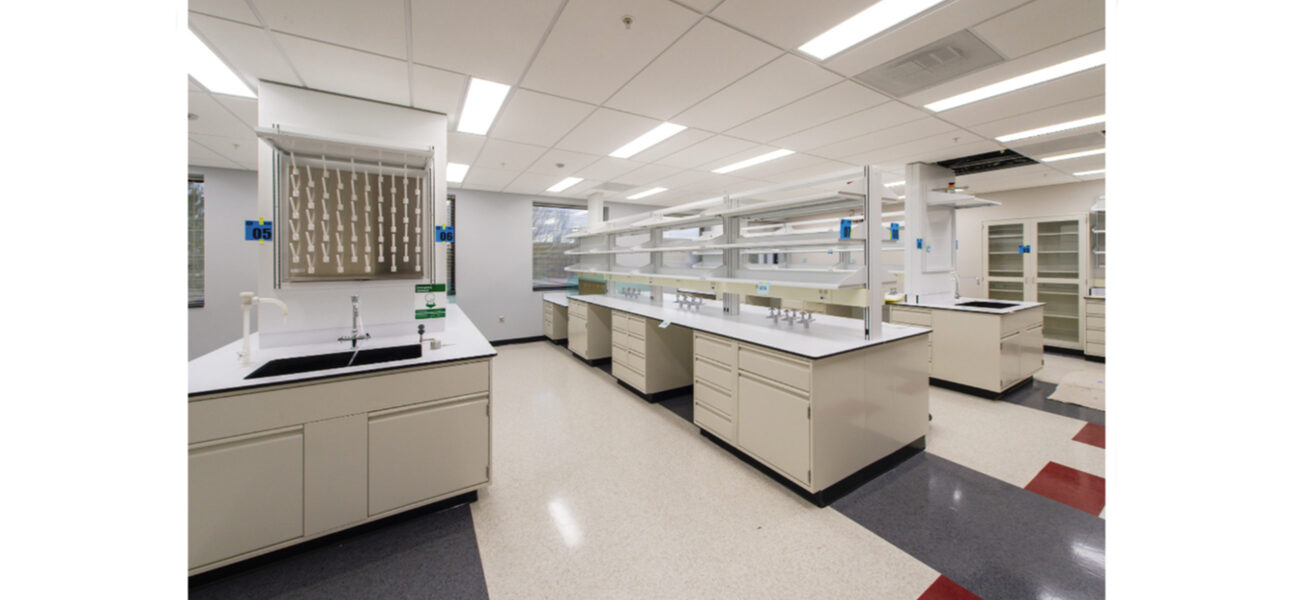 A large room with mutliple lab benches